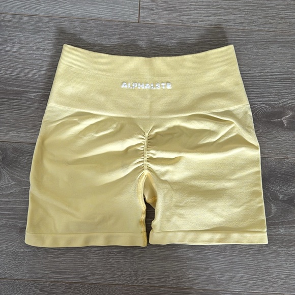 Lemonade Amplify Shorts - Picture 1 of 7